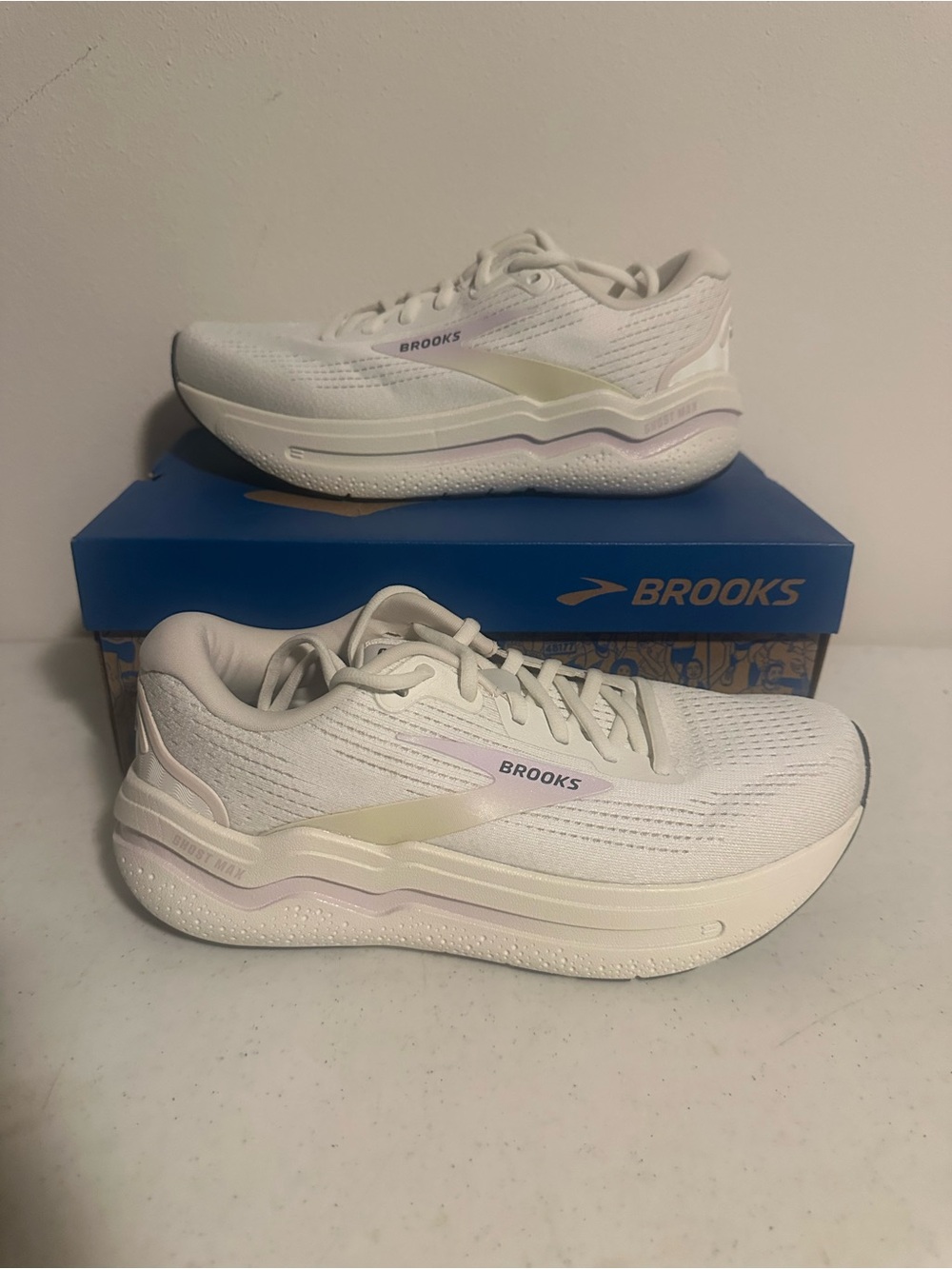 Brooks Ghost Max 2 Women's 8.5 Coconut Lavender Running Shoes New